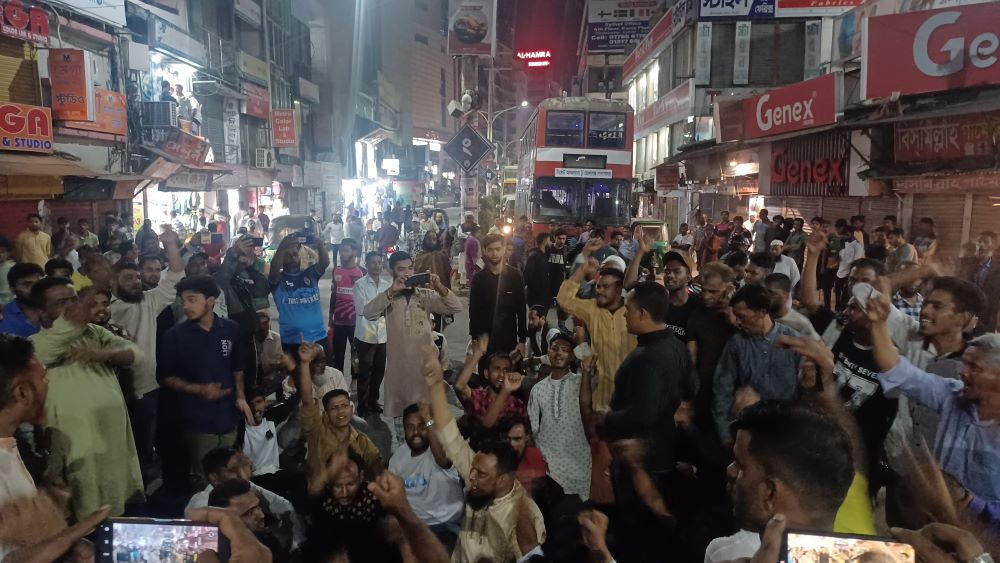 সিলেট জিন্দাবাজারে যুবদল নেতার বিরুদ্ধে চাঁদাবাজির অভিযোগে তোলপাড়!